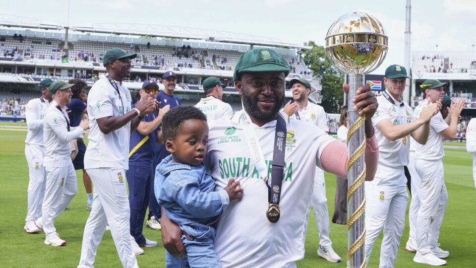 WTC ফাইনাল জিতে ১০৪ বছরের পুরনো রেকর্ড ভেঙে ইতিহাস তেম্বা বাভুমার, বিশ্বের প্রথম প্লেয়ার হিসেবে গড়লেন মহাকাব্যিক কীর্তি। ছবি: এপি