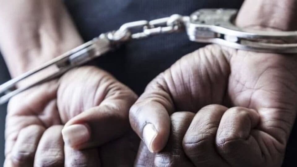 চাকরি দেওয়ার নামে তোলা বান্ডিল বান্ডিল টাকা গুনছেন TMCর পঞ্চায়েত প্রধান!