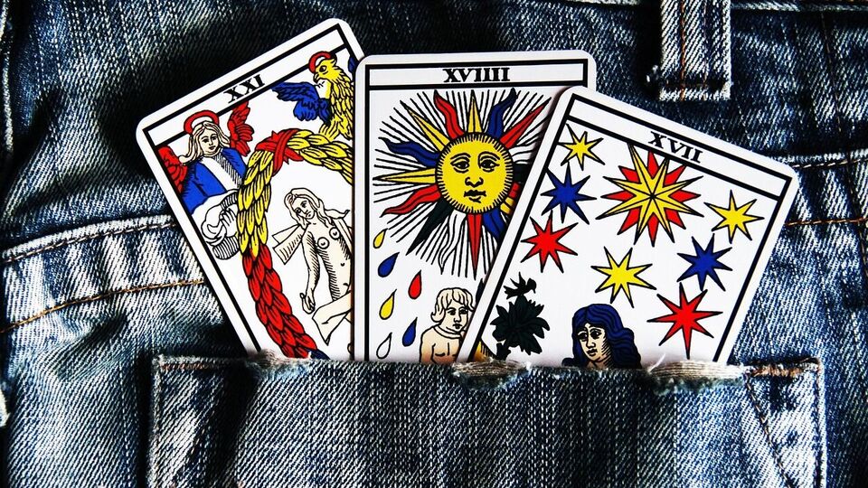 মীন: মীন রাশির জাতকদের জন্য এই সপ্তাহটি মানসিক গভীরতা এবং আত্মদর্শনের। আধ্যাত্মিক প্রবণতা বৃদ্ধি পেতে পারে। কেরিয়ারে স্থিতিশীলতা থাকবে, তবে ধীরে-ধীরে পরিকল্পনা বাস্তবায়ন করা উপযুক্ত হবে। ব্যক্তিগত জীবনে অনুভূতির সততা সম্পর্ককে শক্তিশালী করবে। শান্তি এবং আত্মদর্শন আপনাকে অভ্যন্তরীণ শক্তি দেবে।