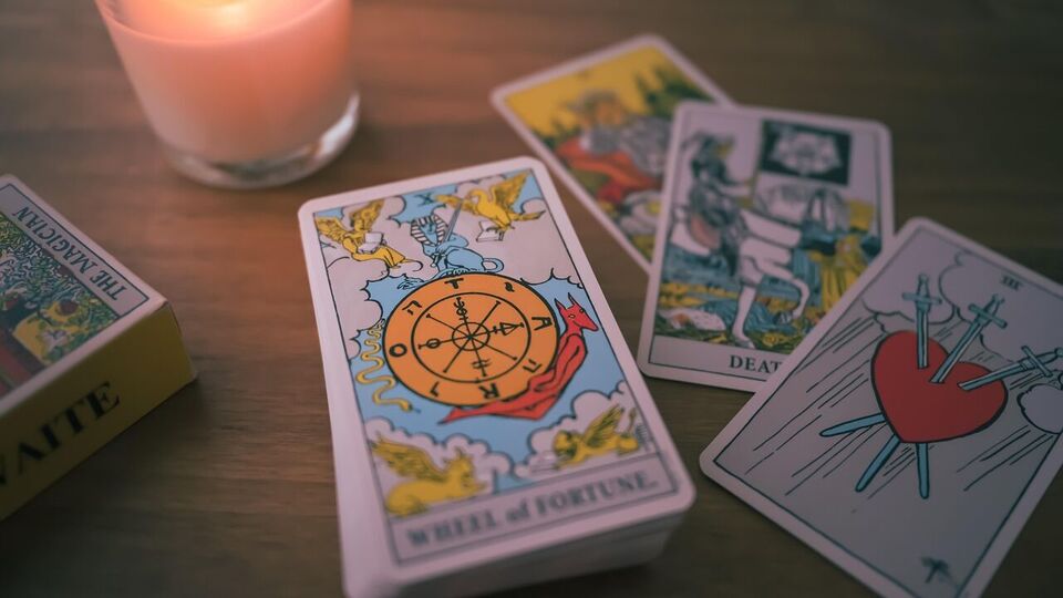 জুনের এই সপ্তাহে ভাদ্র রাজযোগ গঠিত হতে চলেছে। ভাদ্র রাজযোগ মেষ, বৃশ্চিক, কুম্ভ এবং মীন রাশির জাতকদের জন্য অত্যন্ত শুভ হতে চলেছে। কেরিয়ারের অগ্রগতির পাশাপাশি এই সমস্ত রাশির জাতকরা সাফল্য এবং আর্থিক সুবিধাও পাবেন। আসুন ট্যারো কার্ড থেকে সাপ্তাহিক রাশিফলটি বিস্তারিতভাবে জেনে নিই।