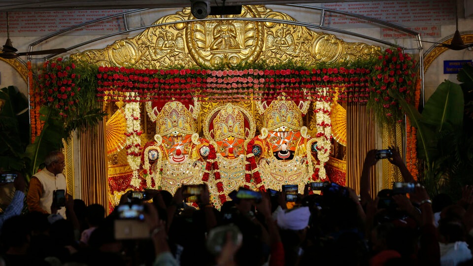 ভগবান জগন্নাথকে ভগবান বিষ্ণুর পূর্ণ অবতার ভগবান কৃষ্ণের এক রূপ হিসেবে বিবেচনা করা হয়। ওড়িশা রাজ্যের পুরী শহরে অবস্থিত জগন্নাথ মন্দিরটি একটি অত্যন্ত পবিত্র এবং মহৎ ধর্মীয় স্থান। বিশ্বাস করা হয় যে ভগবান কৃষ্ণ তাঁর মৃত্যুর পর এই মন্দিরের মূর্তিতে তাঁর আত্মা স্থাপন করেছিলেন। এই কারণেই এই মন্দির কোটি কোটি ভক্তের বিশ্বাসের কেন্দ্র।