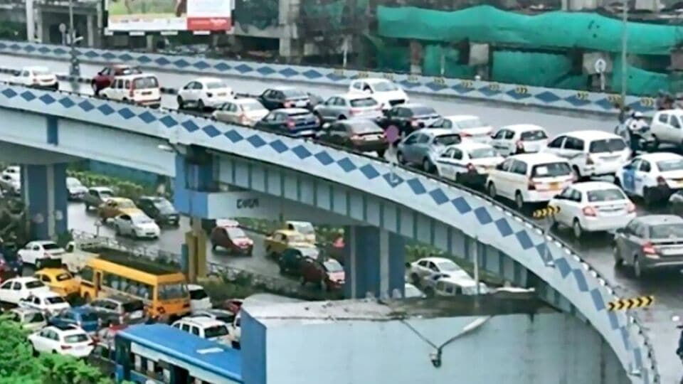 উড়ালপুলের নিচে বসতি-দোকান রুখতে পদক্ষেপ, ঘিরে ফেলার পরিকল্পনা রাজ্যের