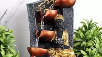 জলের উৎস কোথায় রাখবেন: ঘরের উত্তর-পূর্ব কোণে একটি ছোট ঝর্ণা রাখলে ঘরে সমৃদ্ধির প্রবাহ থাকবে। সম্পদ এবং ইতিবাচক শক্তি বৃদ্ধি পাবে। এই দিকে ভারী জিনিসপত্র বা আবর্জনা রাখবেন না। 