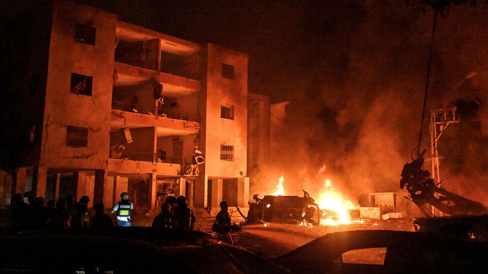 এর আগে ইজরায়েলের হামলায় ইরানের সশস্ত্র বাহিনীর প্রধান থেকে শুরু করে ইসলামিক বিপ্লপী গার্ডের প্রধান প্রাণ হারিয়েছেন। ইরানের গোয়েন্দা প্রধানও মারা গিয়েছেন ইজরায়েলের হামলায়। এছাড়া আরও একাধিক ইরানি সামরিক কর্তার প্রাণ কেড়ে নিয়েছে ইজরায়েল। এর পাশাপাশি ইরানের অন্তত ৯ জন পরমাণু বিজ্ঞানীকেও মেরেছে ইজরায়েল। (REUTERS)