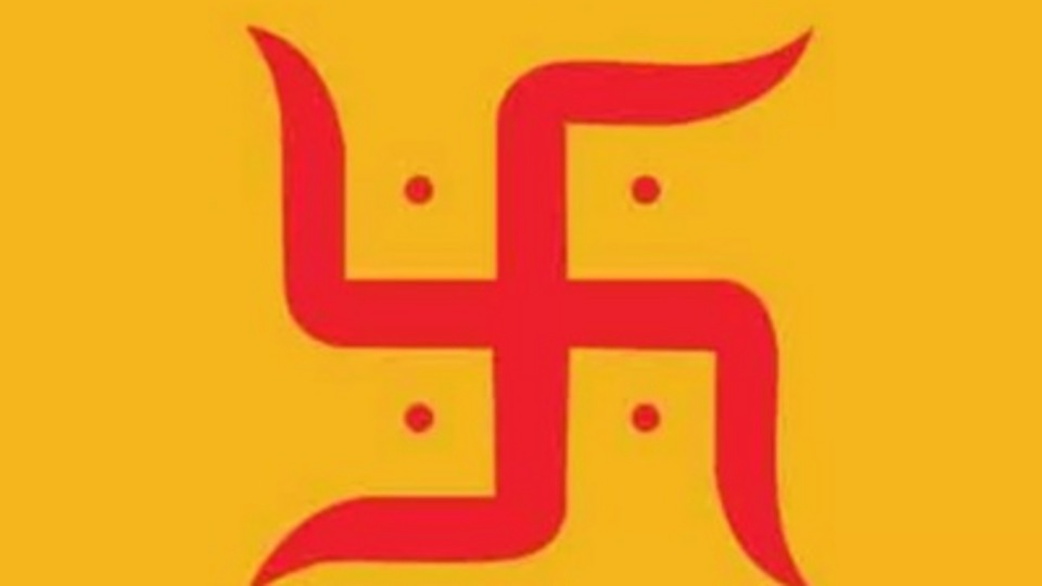 অন্যান্য বাস্তু টিপস: সর্বদা দক্ষিণ দিকে সিন্দুক রাখুন, মনে রাখবেন এর মুখ যেন উত্তর দিকে খোলা থাকে। লকারে একটি পরিষ্কার লাল কাপড় বিছিয়ে রাখুন। প্রতিদিন সকালে প্রধান দরজায় স্বস্তিক চিহ্ন তৈরি করুন।