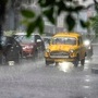 দক্ষিণ-পশ্চিম বাংলাদেশ এবং সংলগ্ন গাঙ্গেয় পশ্চিমবঙ্গের উপরে একটি নিম্নচাপ তৈরি হল। আলিপুর আবহাওয়া দফতরের জানানো হয়েছে, উত্তর-পশ্চিম বঙ্গোপসাগর ও সংলগ্ন এলাকার উপরে যে ঘূর্ণাবর্ত ছিল, সেটি আজ ভোরে দক্ষিণ-পশ্চিম বাংলাদেশ এবং সংলগ্ন গাঙ্গেয় পশ্চিমবঙ্গের উপরে নিম্নচাপে পরিণত হয়েছে। যা আগামী ২৪ ঘণ্টায় আরও সুস্পষ্ট হবে। অগ্রসর হবে পশ্চিম ও উত্তর-পশ্চিম দিকে। (ফাইল ছবি, সৌজন্যে এপি)