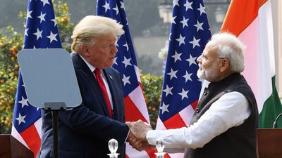এই ত্রিদেশীয় সফরে তাঁর দ্বিতীয় গন্তব্য কানাডার সফর বেশ সফল ছিল মোদীর জন্য। কানাডাতেই ট্রাম্পের সঙ্গে মোদীর দ্বিপাক্ষিক বৈঠক হওয়ার কথা ছিল। তবে ট্রাম্প আগেভাগে আমেরিকায় ফিরে যাওয়ায় সেই বৈঠক আর হয়নি। পরে ট্রাম্পের অনুরোধে মোদী ফোনে কথা বলেন তাঁর সঙ্গে। এই ত্রিদেশীয় সফরে তাঁর দ্বিতীয় গন্তব্য কানাডার সফর বেশ সফল ছিল মোদীর জন্য। কানাডাতেই ট্রাম্পের সঙ্গে মোদীর দ্বিপাক্ষিক বৈঠক হওয়ার কথা ছিল। তবে ট্রাম্প আগেভাগে আমেরিকায় ফিরে যাওয়ায় সেই বৈঠক আর হয়নি। পরে ট্রাম্পের অনুরোধে মোদী ফোনে কথা বলেন তাঁর সঙ্গে।