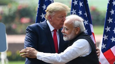 সেই ফোনালাপের সময়ই মধ্যস্থতার বিষয়টি উঠে আসে বলে জানিয়েছেন ভারতের বিদেশ সচিব বিক্রম মিশ্রি। ৩৫ মিনিটের কথোপকথনে মোদী ট্রাম্পকে বলেন, 'ভারত কখনও মধ্যস্থতা মেনে নেয়নি, কখনও মেনে নেবেও না।' মোদী ট্রাম্পকে স্পষ্ট করে দিয়েছেন যে ৭-১০ মে দু'দেশের মধ্যে চারদিনের সামরিক সংঘর্ষের পুরো পর্বে 'ভারত-মার্কিন বাণিজ্য চুক্তি বা ভারত ও পাকিস্তানের মধ্যে মার্কিন যুক্তরাষ্ট্রের মধ্যস্থতার মতো বিষয়গুলি কোনও সময়েই আলোচিত হয়নি।' সেই ফোনালাপের সময়ই মধ্যস্থতার বিষয়টি উঠে আসে বলে জানিয়েছেন ভারতের বিদেশ সচিব বিক্রম মিশ্রি। ৩৫ মিনিটের কথোপকথনে মোদী ট্রাম্পকে বলেন, 'ভারত কখনও মধ্যস্থতা মেনে নেয়নি, কখনও মেনে নেবেও না।' মোদী ট্রাম্পকে স্পষ্ট করে দিয়েছেন যে ৭-১০ মে দু'দেশের মধ্যে চারদিনের সামরিক সংঘর্ষের পুরো পর্বে 'ভারত-মার্কিন বাণিজ্য চুক্তি বা ভারত ও পাকিস্তানের মধ্যে মার্কিন যুক্তরাষ্ট্রের মধ্যস্থতার মতো বিষয়গুলি কোনও সময়েই আলোচিত হয়নি।'