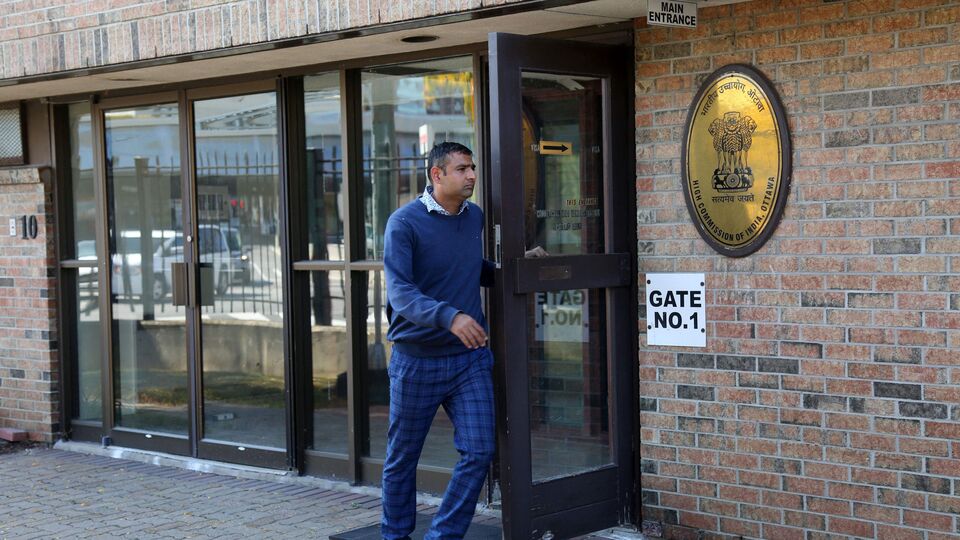 উল্লেখ্য, বিগত কয়েক মাস ধরেই খলিস্তান ইস্যুতে ভারত ও কানাডার কূটনৈতিক সম্পর্কের গ্রাফ নিম্নগামী। এরই মাঝে আবার কানাডা নিবাসী খলিস্তানি জঙ্গি হরদীপ সিং নিজ্জরের হত্যা হয় সারে অঞ্চলের একটি গুরুদ্বারে। সেই হত্যাকাণ্ডে ভারত যোগের অভিযোগ তুলেছেন কানাডার প্রধানমন্ত্রী। যার পরে দুই দেশের সম্পর্ক তলানিতে গিয়ে ঠেকে। ফলস্বরূপ দুই দেশই একে অপরের কূটনীতিককে বহিষ্কার করেছিল। 