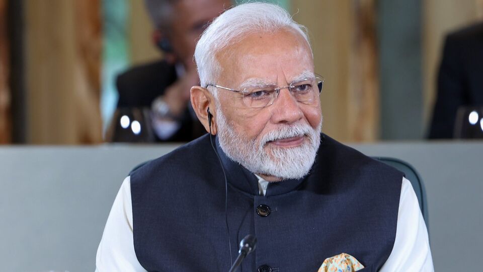 প্রধানমন্ত্রী মোদী ট্রাম্পকে বলেন যে পাকিস্তানের বিরুদ্ধে ভারতের পদক্ষেপগুলি 'ভারসাম্যপূর্ণ, সুনির্দিষ্ট' ছিল। তিনি আরও বলেন, ভারত বরাবরই সন্ত্রাসবাদের বিরুদ্ধে কঠোর অবস্থান নিয়েছে এবং ২২ এপ্রিলের পর এই সংকল্প আরও জোরদার হয়েছে। এর আগে জি৭ সম্মেলনে সন্ত্রাসবাদ ইস্যুতে কারও নাম না করেই দ্বিচারিতা ত্যাগের বার্তা দিয়েছিলেন মোদী। (@MEAIndia)