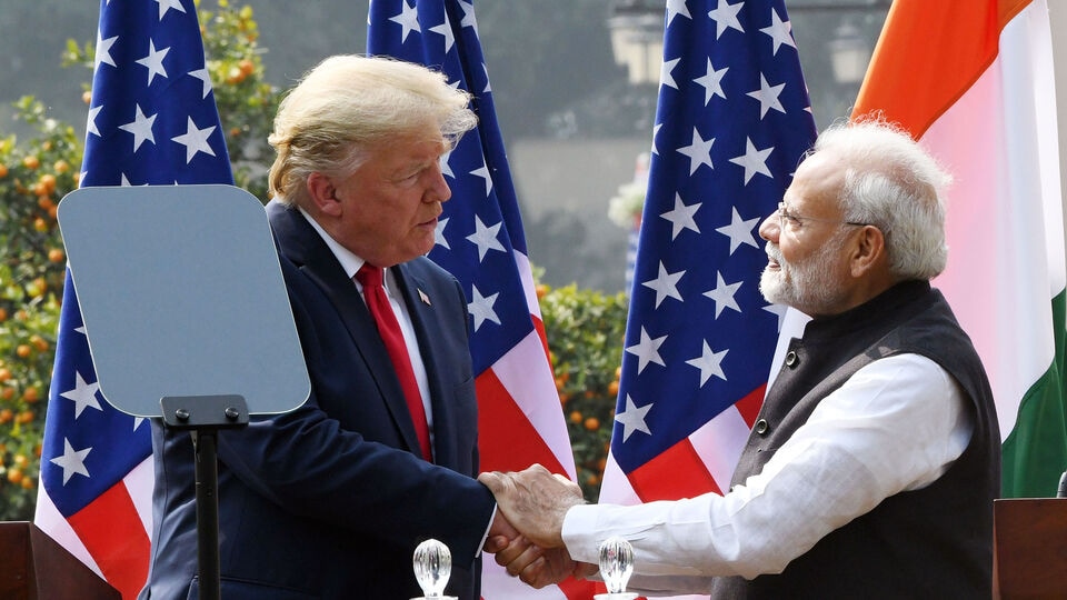 ট্রাম্পই প্রথম ১০ মে ভারত ও পাকিস্তানের মধ্যে সংঘাত বন্ধের কথা ঘোষণা করেছিলেন এবং একটি সরকারি বিবৃতিতে আমেরিকা দাবি করেছিল, এই ঘটনায় মার্কিন যুক্তরাষ্ট্র মধ্যস্থতা করেছিল। তারপর থেকে, ট্রাম্প এক ডজনেরও বেশি বার দাবি করেছেন যে তিনি ভারত ও পাকিস্তানকে লড়াই বন্ধ করতে বাধ্য করেছেন এবং এই প্রচেষ্টায় তিনি উভয় দেশের সাথে বাণিজ্য বন্ধ করার হুমকি ব্যবহার করেছিলেন। 