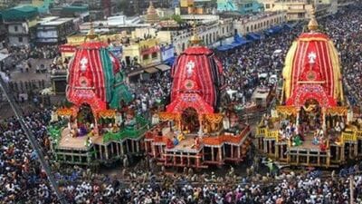 কিন্তু যদি আপনি কোনও কারণে এই বছর রথযাত্রায় যোগ দিতে না পারেন, তাহলে হতাশ হবেন না। রথযাত্রার সময় কিছু বিশেষ জিনিস রয়েছে, যা আপনি যদি আপনার বাড়িতে করেন, তাহলে যাত্রায় না গিয়ে আপনিও একই রকম পুণ্য পেতে পারেন। আসুন জেনে নিই ভোপালের বাসিন্দা জ্যোতিষী এবং বাস্তু পরামর্শদাতা পণ্ডিত হিতেন্দ্র কুমার শর্মার কাছ থেকে সেই তিনটি জিনিস কী কী। কিন্তু যদি আপনি কোনও কারণে এই বছর রথযাত্রায় যোগ দিতে না পারেন, তাহলে হতাশ হবেন না। রথযাত্রার সময় কিছু বিশেষ জিনিস রয়েছে, যা আপনি যদি আপনার বাড়িতে করেন, তাহলে যাত্রায় না গিয়ে আপনিও একই রকম পুণ্য পেতে পারেন। আসুন জেনে নিই ভোপালের বাসিন্দা জ্যোতিষী এবং বাস্তু পরামর্শদাতা পণ্ডিত হিতেন্দ্র কুমার শর্মার কাছ থেকে সেই তিনটি জিনিস কী কী।