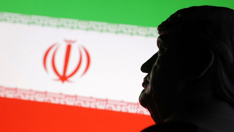 ট্রাম্প আরও বলেন, ইরানের পরমাণু কর্মসূচি ত্যাগ করার জন্য খুব একটা দেরি হয়নি এবং আগামী সপ্তাহ 'খুবই বড়' হতে যাচ্ছে। মার্কিন প্রেসিডেন্টের কথায়, 'কোনও কিছুর জন্যে খুব একটা বেশি দেরি হয়নি।' এর আগে ইরানকে নিঃশর্ত আত্মসমর্পণের হুঁশিয়ারি দিয়েছিলেন ট্রাম্প। যদিও সেই হুঁশিয়ারি উড়িয়ে পালটা হুমকি দিয়েছেন ইরানের সর্বোচ্চ নেতা। এই আবহে আয়াতোল্লাহ আলি খামেনির হুমকির জবাবও দিয়েছেন ট্রাম্প। (REUTERS)