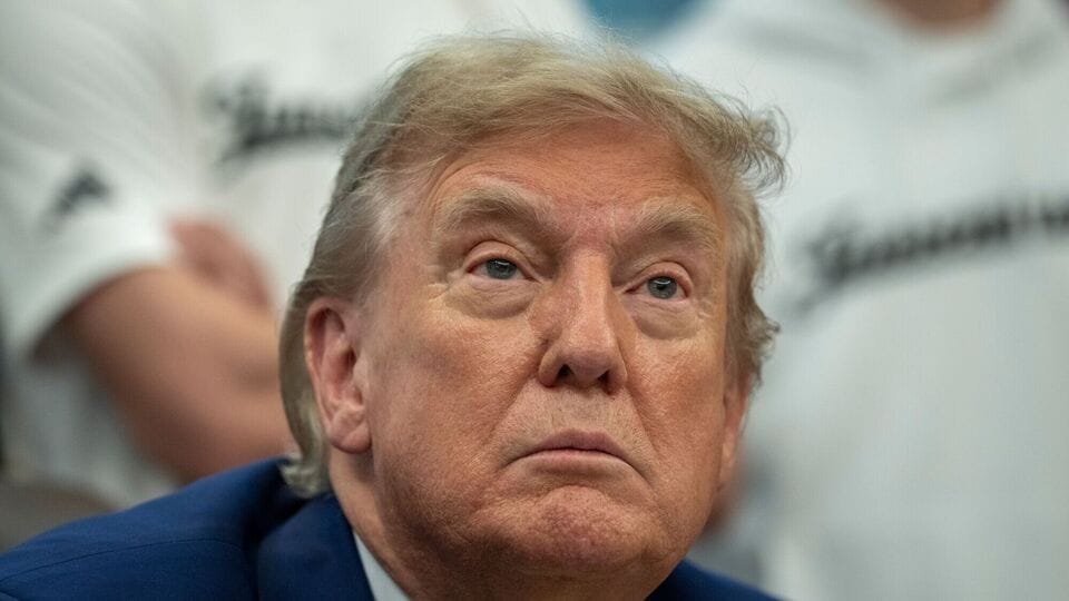 ইরানের সঙ্গে যুদ্ধ প্রসঙ্গে ডোনাল্ড ট্রাম্প বলেন, 'আমি এটা (হামলা) করতেও পারি, আবার নাও করতে পারি। কেউ জানে না আমি কী করতে চলেছি। আমি আপনাকে বলতে পারি যে ইরানের অনেক সমস্যায় রয়েছে এবং তারা আলোচনা করতে চায়। কিন্তু আমার তাহলে প্রশ্ন, দুই সপ্তাহ আগে তারা কেন আমার সঙ্গে আলোচনায় বসল না?' (Bloomberg)