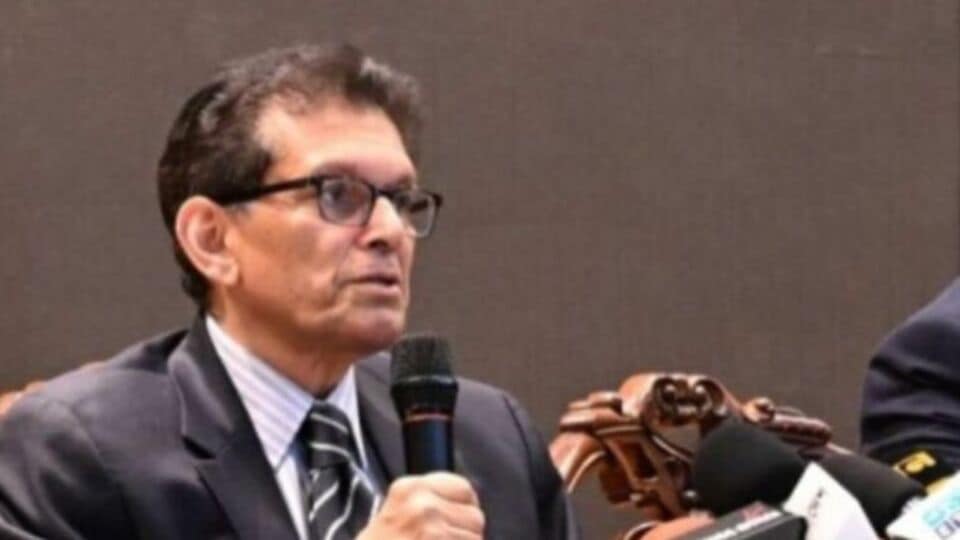 ওয়াশিংটনে যেই সময় পাকিস্তানের সেনা প্রধার উপস্থিত, ঠিক সেই সময়ই সেখানে উপস্থিত বাংলাদেশের জাতীয় নিরাপত্তা উপদেষ্টা খলিলুর রহমান। রিপোর্ট অনুযায়ী, মার্কিন মুলুকে গিয়ে উচ্চ পর্যায়ের কর্মকর্তাদের সঙ্গে দেখা করেছেন খলিলুর। এই আবহে ফের একবার সেন্ট মার্টিন বা চট্টগ্রামের মানবিক করিডোর নিয়ে চর্চা উঠতে পারে বলে মনে করা হচ্ছে। 