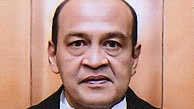 দিল্লি হাইকোর্টের প্রাক্তন বিচারপতি যশবন্ত বর্মার সরকারি বাসভবনে ভয়াবহ অগ্নিকাণ্ডের ঘটনা ঘটেছিল দুই মাস আগে। সেই ঘটনায় উচ্চ পর্যায়ের বিচার বিভাগীয় তদন্ত কমিটির রিপোর্টে বলা হয়েছে, ১৪ মার্চ রাতে দিল্লিতে বিচারপতি বর্মার সরকারি বাসভবনে অগ্নিকাণ্ডের ঘটনায় প্রচুর পরিমাণে পোড়া নগদ উদ্ধার করা হয়েছিল। (HT_PRINT) দিল্লি হাইকোর্টের প্রাক্তন বিচারপতি যশবন্ত বর্মার সরকারি বাসভবনে ভয়াবহ অগ্নিকাণ্ডের ঘটনা ঘটেছিল দুই মাস আগে। সেই ঘটনায় উচ্চ পর্যায়ের বিচার বিভাগীয় তদন্ত কমিটির রিপোর্টে বলা হয়েছে, ১৪ মার্চ রাতে দিল্লিতে বিচারপতি বর্মার সরকারি বাসভবনে অগ্নিকাণ্ডের ঘটনায় প্রচুর পরিমাণে পোড়া নগদ উদ্ধার করা হয়েছিল। (HT_PRINT)