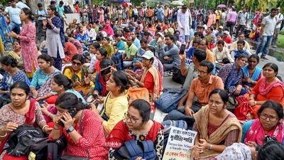 'জানতাম হবে', গ্রুপ সি-ডি-দের ভাতার নির্দেশে স্থগিতাদেশ, কী বলছেন চাকরিহারারা? (PTI Photo) ফাইল ছবি (PTI)