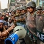 মহম্মদ ইউনুস ক্ষমতায় আসার পর থেকেই বিগত প্রায় ১০ মাসে বাংলাদেশে আইনশৃঙ্খলা পরিস্থিতি তলানিতে গিয়ে ঠেকেছে। মৌলবাদীরা যাকেতাকে গণধোলাই দিচ্ছে। সংখ্যালঘুরা সেখানে অত্যাচারিত। এই আবহে এবার ইউনুসের প্রশাসনের ওপর কার্যত ভরসা না রেখেই বড় ঘোষণা করল বাংলাদেশি সেনাবাহিনী।  