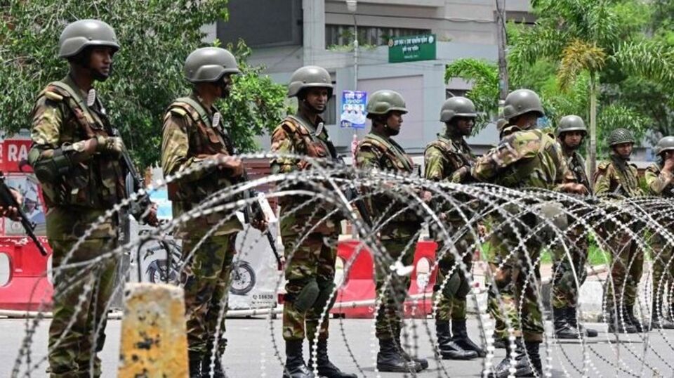 রিপোর্টে দাবি করা হয়েছিল, পরিস্থিতির গুরুত্ব বুঝে জেনারেল ওয়াকার উচ্চ পর্যায়ের বৈঠক ডেকেছিলেন। তাতে চিফ অফ জেনারেল স্টাফ, এয়ার চিফ মার্শাল মাহমুদ খান এবং নৌসেনা প্রধান অ্যাডমিরাল নাজমুল হাসানরা ছিলেন। বাংলাদেশ সামরিক বাহিনীর মাথারা ভারতকে খোঁচানোর এই পরিকল্পনাকে খারিজ করে দিয়েছিলেন। এরপর জেনারেল ওয়াকার বার্তা পাঠান খলিলুরকে। সীমান্তের কাছে সেনা মোতায়েন করতে অস্বীকার করেন জেনারেল ওয়াকার। আর বাংলাদেশ সেনার সাম্প্রতিক বয়ানে সেই অবস্থানই ফুটে উঠল। 