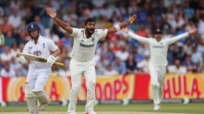এতদিন সেনা দেশে এশিয়ার বোলার হিসেবে সব থেকে বেশি টেস্ট উইকেট নেওয়ার রেকর্ড ছিল পাকিস্তানের প্রাক্তন পেসার ওয়াসিম আক্রমের নামে। তিনি সাউথ আফ্রিকা, ইংল্যান্ড, নিউজিল্যান্ড ও অস্ট্রেলিয়ায় সাকুল্যে ৩২টি টেস্টের ৫৫টি ইনিংসে বল করে সংগ্রহ করেন ১৪৬টি উইকেট। শনিবার আক্রমের সেই রেকর্ড ভেঙে দেন বুমরাহ। ছবি- এপি। এতদিন সেনা দেশে এশিয়ার বোলার হিসেবে সব থেকে বেশি টেস্ট উইকেট নেওয়ার রেকর্ড ছিল পাকিস্তানের প্রাক্তন পেসার ওয়াসিম আক্রমের নামে। তিনি সাউথ আফ্রিকা, ইংল্যান্ড, নিউজিল্যান্ড ও অস্ট্রেলিয়ায় সাকুল্যে ৩২টি টেস্টের ৫৫টি ইনিংসে বল করে সংগ্রহ করেন ১৪৬টি উইকেট। শনিবার আক্রমের সেই রেকর্ড ভেঙে দেন বুমরাহ। ছবি- এপি।