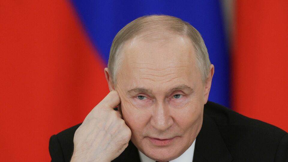 অনুষ্ঠানে বক্তব্য রাখার সময় পুতিন বলেন,' আমি মনে করিয়ে দিই যে আমরা মূল অংশীদারদের সাথে দীর্ঘমেয়াদী সহযোগিতা পরিকল্পনা প্রস্তুত করতে সম্মত হয়েছি।' এরইসঙ্গে পুতিন বলেন,' ভারতের মতো দেশগুলি সহ বিভিন্ন দেশের সঙ্গে অ্যাকশন প্ল্যান, শীঘ্রই সম্পন্ন করা উচিত।'''(AFP)