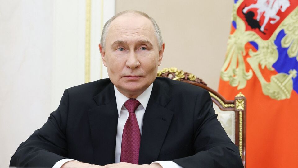 সদ্য SPIEF-এ ভারতের প্রতিনিধিত্ব করেছিলেন কেন্দ্রীয় রেল, তথ্য ও সম্প্রচার, এবং ইলেকট্রনিক্স ও তথ্যপ্রযুক্তি মন্ত্রী অশ্বিনী বৈষ্ণব। সেখানে কৃত্রিম বুদ্ধিমত্তায় ভারতের অগ্রগতি এবং নীতিগত ও অন্তর্ভুক্তিমূলক প্রযুক্তিগত বিকাশের জন্য এর দৃষ্টিভঙ্গি তুলে ধরেন বৈষ্ণো। (AFP)