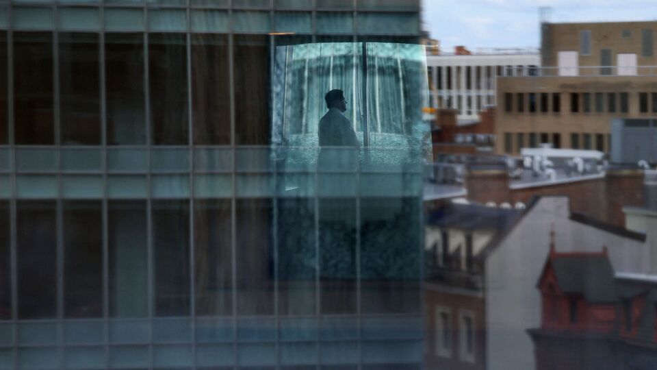 বেঙ্গল চেম্বার অফ কমার্স অ্যান্ড ইন্ডাস্ট্রির আয়োজিত তথ্যপ্রযুক্তি সম্মেলনে রাজ্যের তথ্যপ্রযুক্তি বিষয়ক মন্ত্রী বাবুল সুপ্রিয় বলেছেন, 'উত্তরবঙ্গে তথ্যপ্রযুক্তি পরিকাঠামো গড়ে তোলার উপরে আমরা অত্যন্ত গুরুত্ব আরোপ করছি। শিলিগুড়িতে তিনটি আইটি পার্ক আছে। আর তিনটিই পুরোদমে কাজ চালিয়ে যাচ্ছে। যা উত্তরবঙ্গে আরও তিনটি আইটি পার্ক গড়ে তোলার ক্ষেত্রে আমাদের উৎসাহ জুগিয়েছে।' (ছবিটি প্রতীকী, সৌজন্যে রয়টার্স)