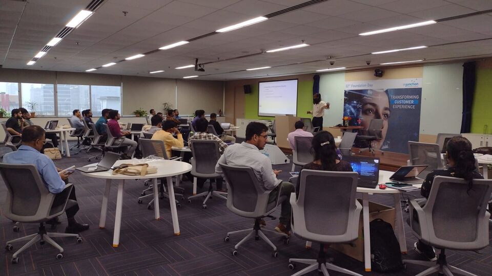 বাবুল জানিয়েছেন, পশ্চিমবঙ্গে আপাতত ২২টি আইটি পার্ক আছে। তাতে সেগুলি মোটামুটি ৮০ শতাংশ থেকে ১০০ শতাংশ ভরতি হয়ে গিয়েছে। প্রতিটির দায়িত্বে আছে ওয়েবেল। সেইসঙ্গে বাবুলের দফতরের অ্যাডমিশনার চিফ সেক্রেটারি অনুপকুমার আগরওয়াল জানিয়েছেন, সোনারপুরে একটি হার্ডওয়্যার পার্ক তৈরি করা হয়েছে। আর জমি বণ্টনের প্রক্রিয়া চলছে বলে জানিয়েছেন তিনি। (ছবিটি প্রতীকী, সৌজন্যে ফেসবুক Webel Education & Training)