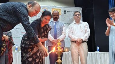 '২১ কিংবা ৮১ জীবনের নতুন অধ্য়ায় শুরু করতেই পারেন' আলোর দিশা কলকাতার সেমিনারে