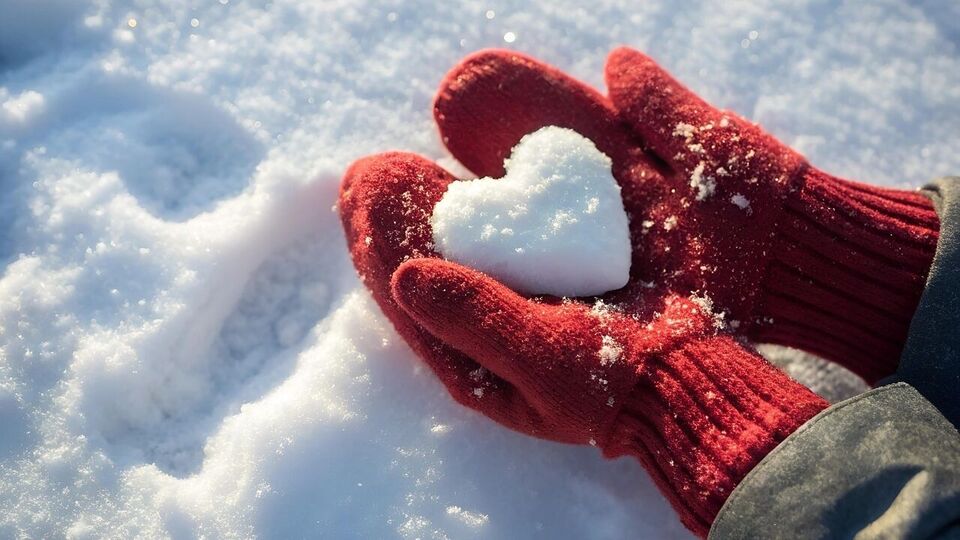 ধনু: ধনু রাশির জাতকদের এই সপ্তাহে প্রেমের ক্ষেত্রে ধৈর্য এবং বোঝাপড়ার সঙ্গে কাজ করতে হবে। সপ্তাহের শুরুতে, আপনি একাকীত্ব, দূরত্ব বা দুঃখ অনুভব করতে পারেন। কোনও পুরনো অভিজ্ঞতা বা বিভ্রান্তি আপনাকে মানসিকভাবে কষ্ট দিতে পারে। তবে সপ্তাহ এগিয়ে যাওয়ার সঙ্গে সঙ্গে পরিস্থিতিরও উন্নতি হবে এবং সঙ্গীর সঙ্গে সম্পর্কের ক্ষেত্রে আবার ঘনিষ্ঠতা তৈরি হবে। সপ্তাহান্তে কিছু ভালো খবর বা মনোরম অভিজ্ঞতা হতে পারে যা সম্পর্ককে আবার পুনরুজ্জীবিত করবে। আপনার সঙ্গীর সঙ্গে বেড়াতে যাওয়ার পরিকল্পনা করা উচিত।