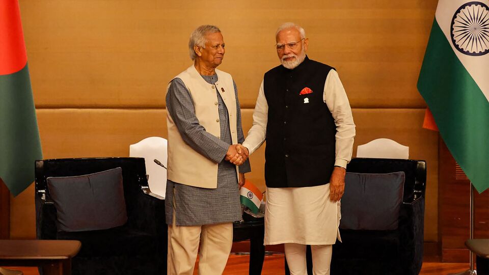 সেই লেফটেন্যান্ট জেনারেল জাহিরুলকেই সম্ভবত বাংলাদেশের সহকারী জাতীয় নিরাপত্তা উপদেষ্টা পদে বসানো হচ্ছে বলে সূত্র উদ্ধৃত করে সংবাদমাধ্যম দ্য ইকোনমিকস টাইমসের প্রতিবেদনে জানানো হয়েছে। ওই প্রতিবেদন অনুযায়ী, লেফটেন্যান্ট জেনারেল জাহিরুলকে যদি শেষপর্যন্ত ওরকম গুরুত্বপূর্ণ পদে বসানো হয়, তাহলে ঢাকার সঙ্গে ইসলামাবাদের দহরম আরও বাড়বে বলে মনে করা হচ্ছে। সেইসঙ্গে ধাক্কা খাবে নয়াদিল্লির সঙ্গে সম্পর্ক। (ফাইল ছবি, সৌজন্যে এএফপি)