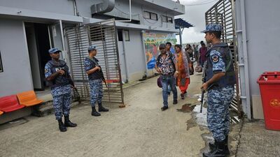 একটি মহলে প্রশ্নটা ঘুরপাক খেতে শুরু করেছে যে বাংলাদেশ বায়ুসেনার প্রধান কি সামরিক অভ্যুত্থানের হুংকার দিলেন? প্রত্যক্ষভাবে অবশ্য সেরকম কিছু বলেননি বাংলাদেশের বায়ুসেনার প্রধান। ফেনি জেলায় বিভিন্ন প্রকল্পের উদ্বোধনের সময় তিনি জানান, নয়া বাংলাদেশ গড়ে তুলতে বদ্ধপরিকর বায়ুসেনা। সবসময় সাধারণ মানুষের পাশে থাকারও আশ্বাস দেন। (ছবিটি প্রতীকী, সৌজন্যে এক্স @BD_AirForce) 