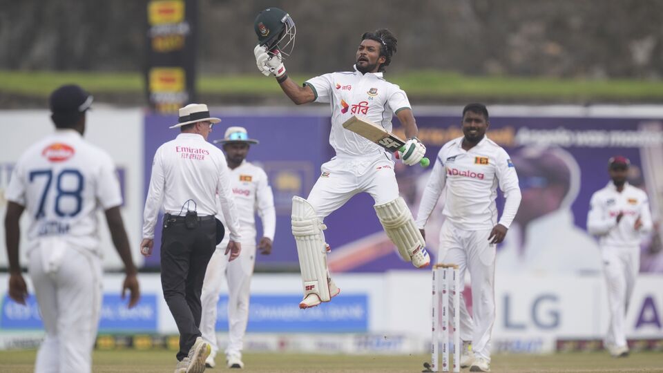 শ্রীলঙ্কার বিরুদ্ধে গলে সিরিজের প্রথম টেস্ট ড্র করে বাংলাদেশ। সেই সুবাদে তারা ১ ম্যাচে সংগ্রহ করে ৪ পয়েন্ট। তাদের পয়েন্ট সংগ্রহের শতকরা হার ৩৩.৩৩। ইংল্যান্ড লিগ টেবিলের শীর্ষস্থান দখল করায় বাংলাদেশ নেমে যায় টেস্ট চ্যাম্পিয়নশিপ টেবিলের দ্বিতীয় স্থানে। ছবি- এপি।