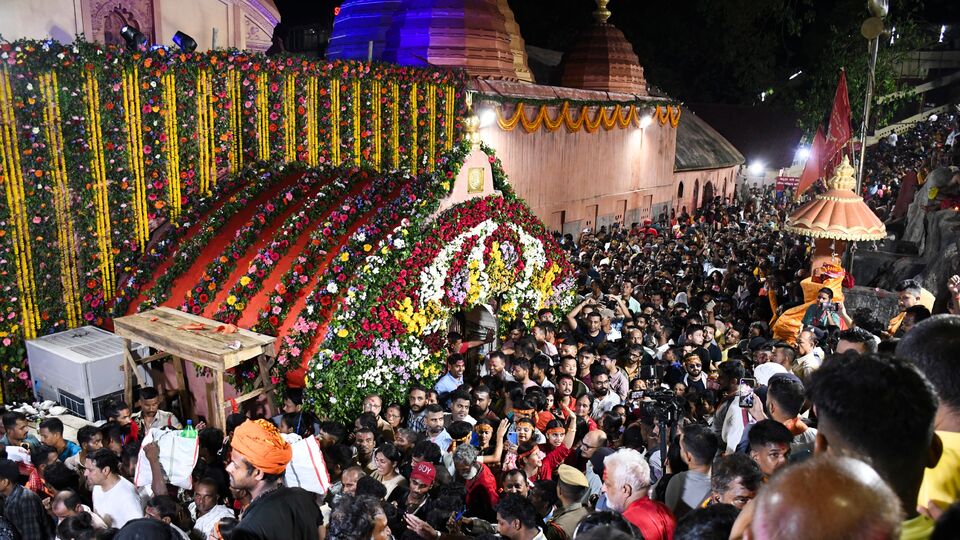 পরিসংখ্যান অনুযায়ী, বিহারের পাটনায় ৫৩ বছরের সঞ্চয়ের প্রয়োজন হবে। গুজরাটের আমদাবাদের ক্ষেত্রে লাগবে ৩৮ বছরের সঞ্চয়। তামিলনাড়ুর চেন্নাইয়ের ক্ষেত্রে ৩৭ বছরের সঞ্চয় লাগবে। দিল্লি (দিল্লি), লখনউ (উত্তরপ্রদেশ), দেরাদুন (উত্তরাখণ্ড), রাঁচি (ঝাড়খণ্ড), গুয়াহাটির (অসম) ক্ষেত্রে যথাক্রমে ৩৫ বছর, ৩৩ বছর, ৩০ বছর, ২৯ বছর এবং ২৭ বছর সময় লাগবে। (ছবিটি প্রতীকী, সৌজন্যে পিটিআই)