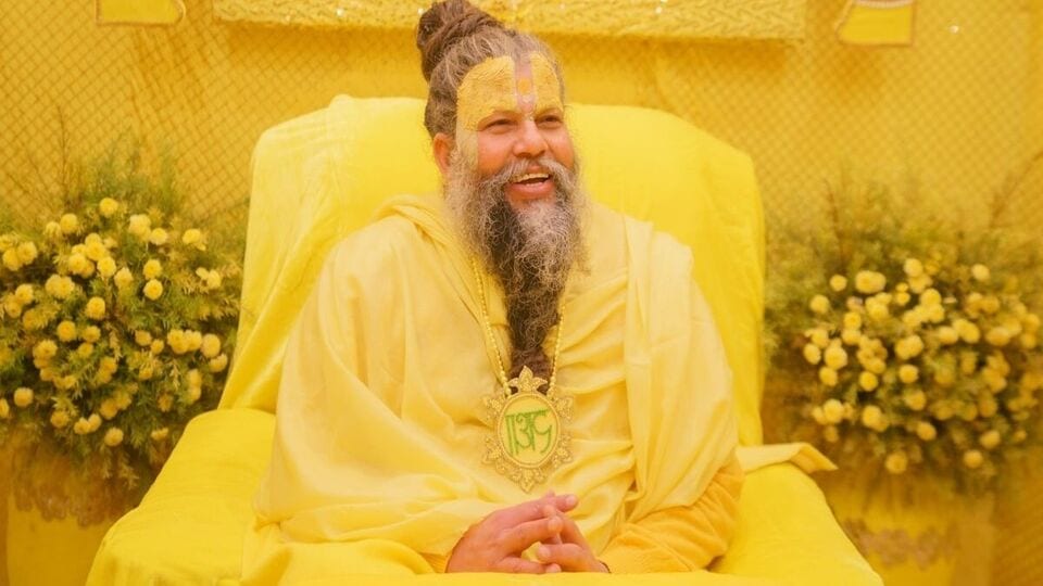 প্রেমানন্দ জি মহারাজ বলেছেন যে, খাবার শুরু করার আগে, ঈশ্বরের নাম নেওয়া উচিত এবং এটি প্রসাদ হিসাবে গ্রহণ করা উচিত। যা খাবারকে বিশুদ্ধ করে তোলে এবং ইতিবাচক শক্তি সরবরাহ করে। খাওয়ার আগে ঠাকুরের নাম নিলে আত্মা পরিশুদ্ধ হয়। প্রেমানন্দজি বলেন, খাওয়ার আগে হাত ধুয়ে পরিষ্কার জায়গায় বসুন এবং শান্ত মনে ঈশ্বরকে ধন্যবাদ জানান।