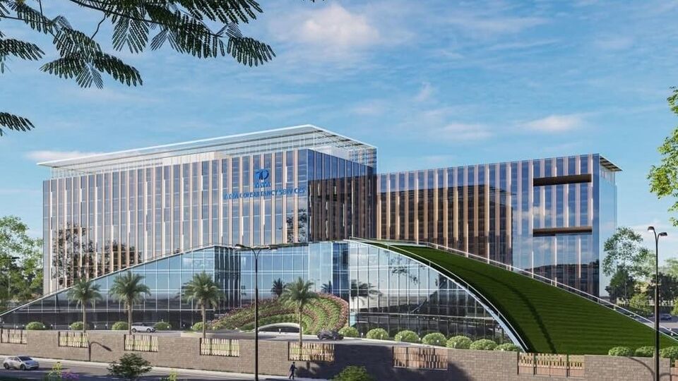 প্রথম পর্যায়ে কী কী পরিকল্পনা করা হয়েছে, তাও জানিয়েছেন মুখ্যমন্ত্রী। তিনি জানিয়েছেন, প্রথম পর্যায়ে নয় লাখ স্কোয়ার ফুট জায়গার উপরে বিশ্বমানের পরিকাঠামো গড়ে তুলবে টিসিএস। ১১ তলার একটি অফিস টাওয়ারও তৈরি করা হবে। শুধু প্রথম পর্যায়েই যা কাজ করা হবে, তাতে ৫,০০০ কর্মসংস্থান তৈরি হবে বলে আশা করা হচ্ছে। অর্থাৎ ৫,০০০ জন চাকরি পাবেন। (ছবি সৌজন্যে তৃণমূল কংগ্রেস)