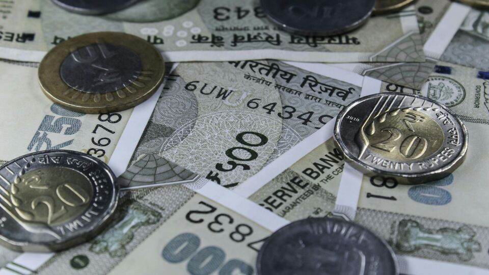 এমনিতে প্রাথমিকভাবে কেন্দ্রের তরফে জানানো হয়েছে, ন্যাশনাল পেনশন সিস্টেমে (এনপিএস) থাকবেন নাকি ইউনিফায়েড পেনশন স্কিমে থাকবেন, সেটা বেছে নেওয়ার জন্য কেন্দ্রীয় সরকারি কর্মচারীরা ৩০ জুন পর্যন্ত সময় পাবেন। তবে বিভিন্ন মহল থেকে সেই সময়সীমা বৃদ্ধির আর্জি জানানো হয়। সেই প্রেক্ষিতে ইউনিফায়েড পেনশন স্কিম বেছে নেওয়ার জন্য কেন্দ্রীয় সরকারি কর্মীদের আগামী ৩০ সেপ্টেম্বর পর্যন্ত সময় দেওয়া হচ্ছে। (ছবিটি প্রতীকী, সৌজন্যে Pexel)