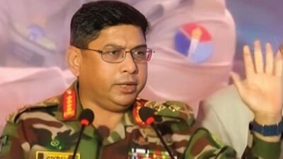সেনা প্রধান বললেন, 'আমি নিশ্চিত যে আমরা যদি অলিম্পিক ডে-র এই ধারণাকে সারা দেশে ছড়িয়ে দিতে পারি, তাহলে আমাদের মধ্যে ভ্রাতৃত্ববোধ ও সম্প্রীতি জাগ্রত থাকবে।' এরপরই তিনি বলেন, 'এই বর্তমান পরিস্থিতিতে এটি আরও বেশি জরুরি।' এই আবহে 'বর্তমান পরিস্থিতি' বলতে তিনি কী বলতে চেয়েছেন, তা অবশ্য জেনারেল ওয়াকার স্পষ্ট করেননি।   