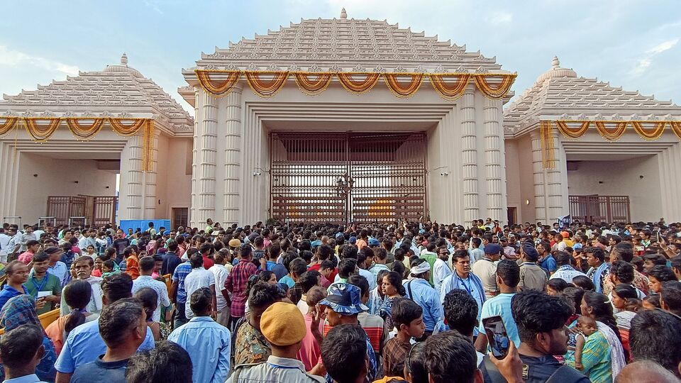 সূত্রের খবর, পাঁচ দিন ধরে এই মহাপ্রসাদ বিলি করা হবে। তমলুক ও মেচেদায় যে রথযাত্রা হবে সেই উপলক্ষেই এই মহাপ্রসাদ বিলি করা হবে। সাধারণ মানুষের মধ্য়ে এই মহাপ্রসাদ বিলি করা হবে। সেই সঙ্গেই কলকাতায় সি আর অ্যাভিনিউতে রথযাত্রার দিন রথ টানবেন শুভেন্দু। একদিকে দিঘা থেকে চলে এসেছে জগন্নাথদেবের প্রসাদ। আর কার্যত তারই পালটা হিসাবে এবার পুরী থেকে জগন্নাথ দেবের মহাপ্রসাদ এনে বিলি করার কথা জানালেন খোদ শুভেন্দু অধিকারী। (File Photo - ANI)