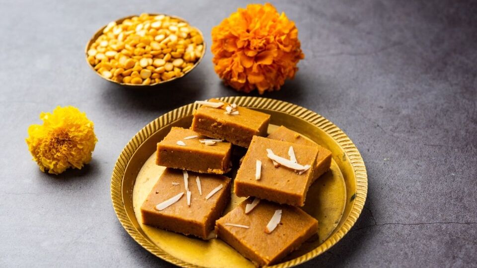দিঘার জগন্নাথ মন্দিরের প্রসাদ বিলি শুরু হয়ে গিয়েছে ইতিমধ্য়েই। বাংলার বিভিন্ন এলাকায় দিঘার জগন্নাথ মন্দিরের প্রসাদ প্যাকেটে ভরে ইতিমধ্য়েই বিলি করা হচ্ছে। এনিয়ে তৃণমূল নেতাদের উৎসাহ একেবারে তুঙ্গে। তবে এবার কার্যত সেই কর্মসূচিরই পালটা পদক্ষেপ নিচ্ছে বিজেপি। প্রতীকী ছবি (shutterstock)