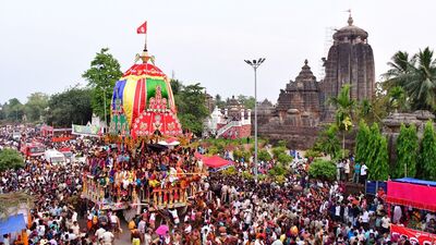 রথের রশিতে টান দিয়ে অর্জন করুন পুণ্য। মহাপ্রভু জগন্নাথের আশীর্বাদে আপনার জীবন আলোয় ভরে উঠুক।শুভ রথযাত্রা! রথের রশিতে টান দিয়ে অর্জন করুন পুণ্য। মহাপ্রভু জগন্নাথের আশীর্বাদে আপনার জীবন আলোয় ভরে উঠুক।শুভ রথযাত্রা!