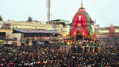 রথের চাকার ঘর্ষণে আপনার জীবনের সকল বাধা দূর হোক। রথযাত্রার এই উৎসব আপনার জীবনে নতুন আলোর দিশা নিয়ে আসুক।শুভ রথযাত্রা রথের চাকার ঘর্ষণে আপনার জীবনের সকল বাধা দূর হোক। রথযাত্রার এই উৎসব আপনার জীবনে নতুন আলোর দিশা নিয়ে আসুক।শুভ রথযাত্রা