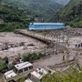 খবর পেয়ে উদ্ধারকাজে নামে রাজ্য বিপর্যয় মোকাবিলা বাহিনী। স্থানীয় প্রশাসন, গ্রাম পঞ্চায়েত এবং হিমাচলের রাজস্ব বিভাগও সাহায্যের হাত বাড়িয়ে দেয়। উদ্ধার অভিযানে এখনও পর্যন্ত ২ মৃত শ্রমিকের দেহ উদ্ধার করা সম্ভব হয়েছে। এখনও অধিকাংশ শ্রমিক নিখোঁজ। এই আবহে নিখোঁজ শ্রমিকদের খুঁজে বের করতে অভিযান জারি আছে। তবে খারাপ আবহাওয়ার জন্য সমস্যায় পড়তে হচ্ছে উদ্ধারকারী দলকেও।  