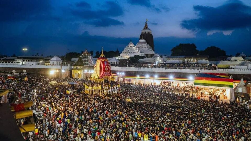 পবিত্র রথযাত্রার দিনে আপনার হৃদয় আনন্দে ভরে উঠুক। জগন্নাথ, বলরাম ও সুভদ্রার আশীর্বাদ সর্বদা আপনার সাথে থাকুক।শুভ রথযাত্রা(Prahlad Mahato)