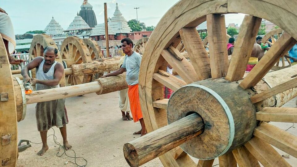 জগন্নাথ দেবের রথের চাকা আপনার জীবনে সুখ আর সমৃদ্ধি নিয়ে আসুক। এই পবিত্র দিনে আপনার সকল স্বপ্ন পূরণ হোক।শুভ রথযাত্রা!