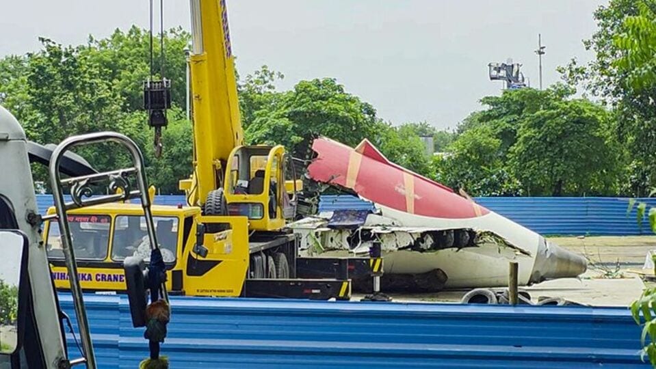 দুর্ঘটনাগ্রস্ত বিমানে ব্ল্যাক বক্সের মধ্যে রয়েছে - একটি ফ্লাইট ডেটা রেকর্ডার, একটি ককপিট ভয়েস রেকর্ডার। প্রায় ১০০০ সেলসিয়াস তাপে এই দু'টি রেকর্ডার ক্ষতিগ্রস্ত হয়েছিল। এতে ব্যবহারযোগ্য ডেটা পুনরুদ্ধারের বিষয়টি নিয়ে প্রশ্ন উঠতে শুরু করেছিল। এই আবহে রিপোর্টে দাবি করা হয়, ফরেনসিক তথ্য উদ্ধারের জন্য এই এফডিআর এবং সিভিআর মার্কিন যুক্তরাষ্ট্রে পাঠানো হতে পারে। (ANI Grab )