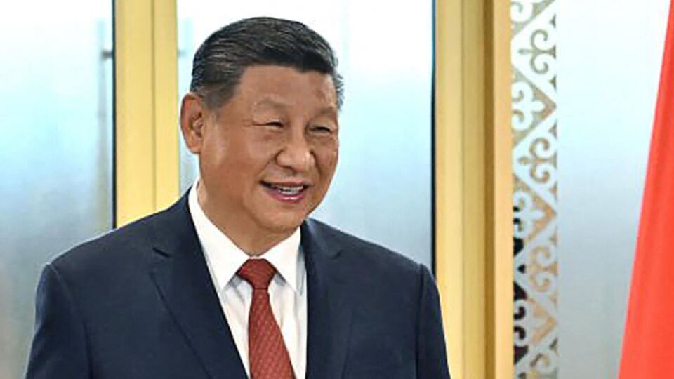 এছাড়া জিনপিংয়ের অনুপস্থিতির কারণ হিসেবে আরও একটি দাবি করা হচ্ছে। বলা হয়, এক বছরেরও কম সময়ের মধ্যে ব্রাজিলের প্রেসিডেন্ট লুইজ ইনাসিও লুলা দা সিলভার সঙ্গে দু'বার বৈঠক করেছেন জিনপিং। করোনা ভাইরাস মহামারির সময়ও ২০২০ সালে রাশিয়ায় অনুষ্ঠিত বৈঠকে ভার্চুয়ালি যোগ দিয়েছিলেন জিনপিং। এর পর ২০২১ সালে চিনে অনুষ্ঠিত বৈঠকেও ছিলেন তিনি। (AFP)