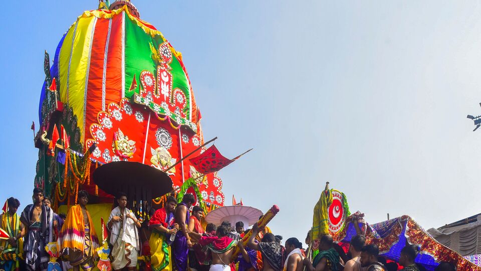 জগন্নাথ দেবের রথের মতো, আপনার ভাগ্যের চাকাও যেন সুখ ও সমৃদ্ধির দিকে এগিয়ে চলে। এই দিনটি হোক স্মরণীয়।শুভ রথযাত্রা!(PTI)