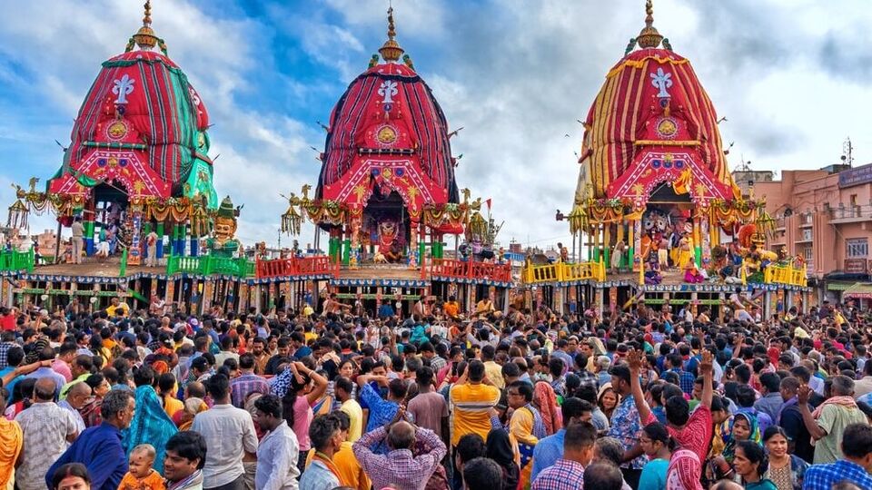 রথযাত্রার এই আনন্দময় মুহূর্তে আপনার মন ভক্তি ও ভালোবাসায় পূর্ণ হোক। জগন্নাথ দেবের আশীর্বাদে আপনার যাত্রা শুভ হোক। শুভ রথযাত্রা