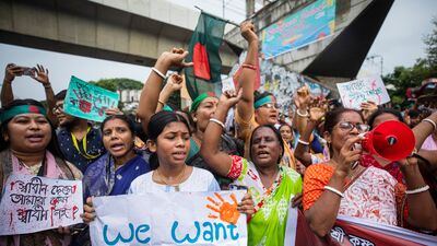 এদিকে মামলার তদন্তকারী কর্মকর্তা সাজু মিঞা জানিয়েছেন, অভিযোগের ভিত্তিতে মামলার তদন্ত শুরু করেছে পুলিশ। এখানেই প্রশ্ন উঠেছে, তদন্ত শুরুর আগেই থানার ওসি কীভাবে 'প্রতিশ্রুতি' দিয়ে দিলেন যে অভিযুক্তদের ফাঁসি কিংবা যাবজ্জীবন কারাদণ্ড নিশ্চিত করা হবে? এই পরিপ্রেক্ষিতে বাংলাদেশে সংখ্যালঘু নিরাপত্তা এবং আইনশৃঙ্খলা পরিস্থিতি নিয়ে ফের প্রশ্ন উঠতে শুরু করেছে। উল্লেখ্য, গত কয়েক বছরে বাংলাদেশের বহু জায়গায় ধর্ম অবমাননার ভুয়ো অভিযোগ করা হয়েছে। যদিও এসব ঘটনায় পরে আর অভিযোগ প্রমাণ করা যায়নি।  